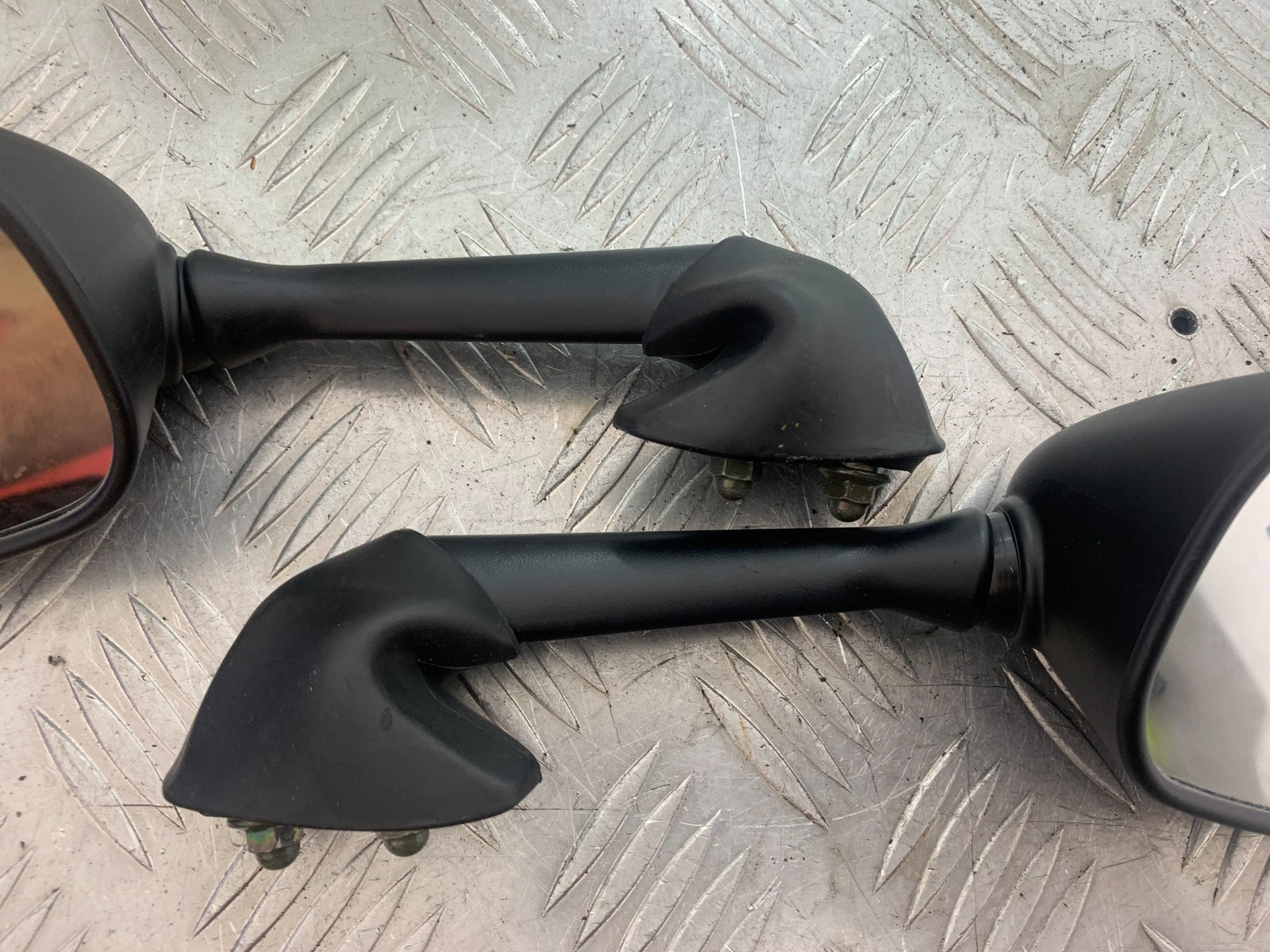 YAMAHA YZF R1 LEFT AND RIGHT GENUINE MIRRORS  YEAR 2004-2006 (CMB1155)