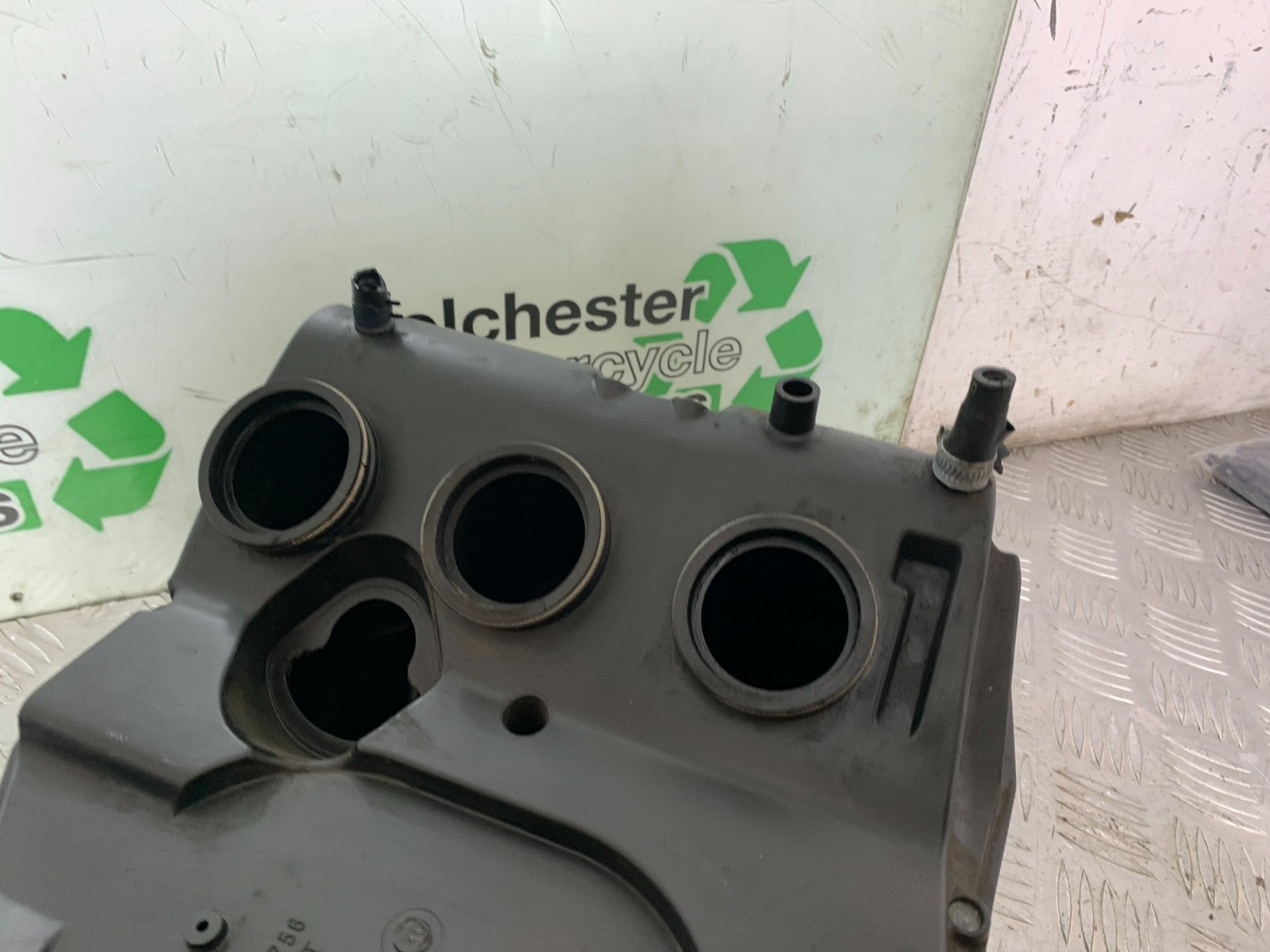 TRIUMPH 955I SPRINT RS AIRBOX  YEAR 1999-03 (CMB1313)