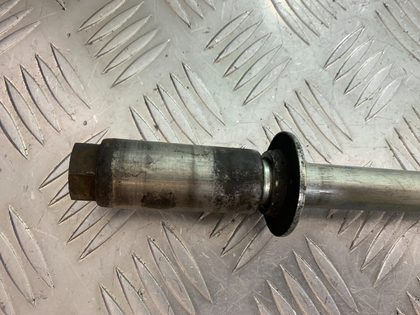 SUZUKI GSF1200  GSF 1200 BANDIT FRONT WHEEL SPINDLE  YEAR 1997-2000 (CMB1149)
