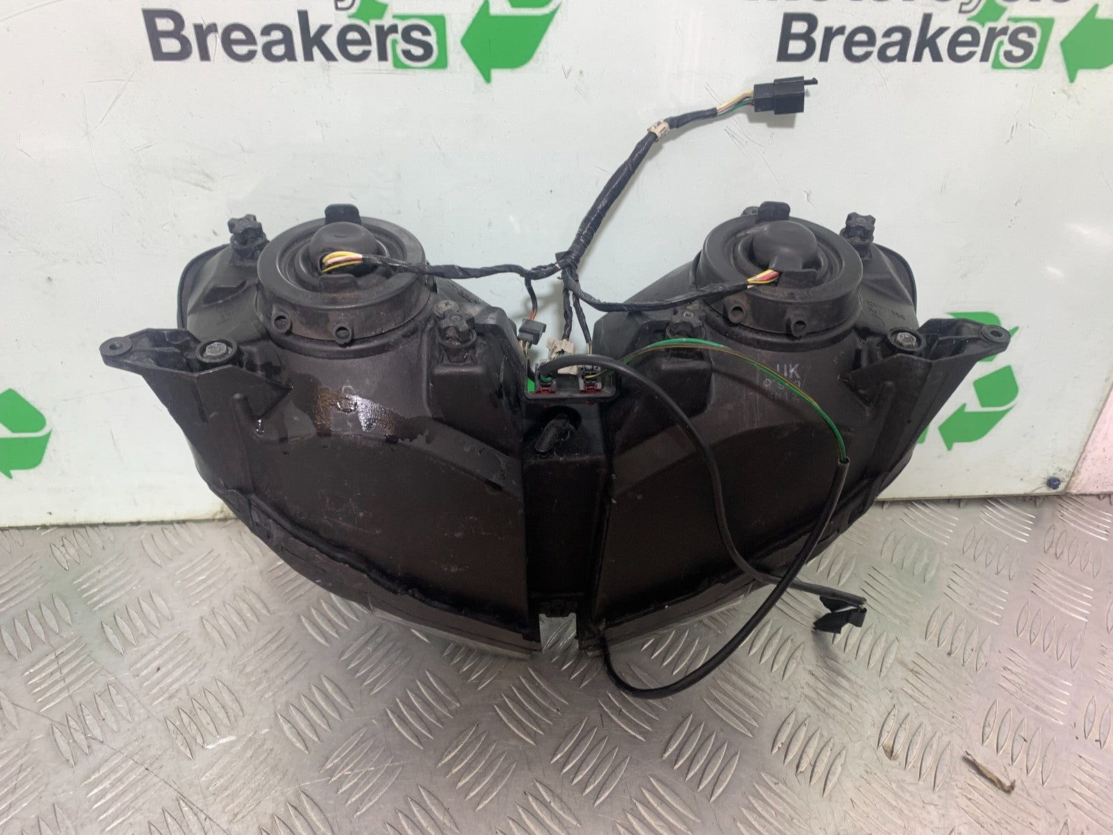 KAWASAKI ZX9R ZX9 E1 HEADLIGHT  YEAR 2000-01 (CMB1171)