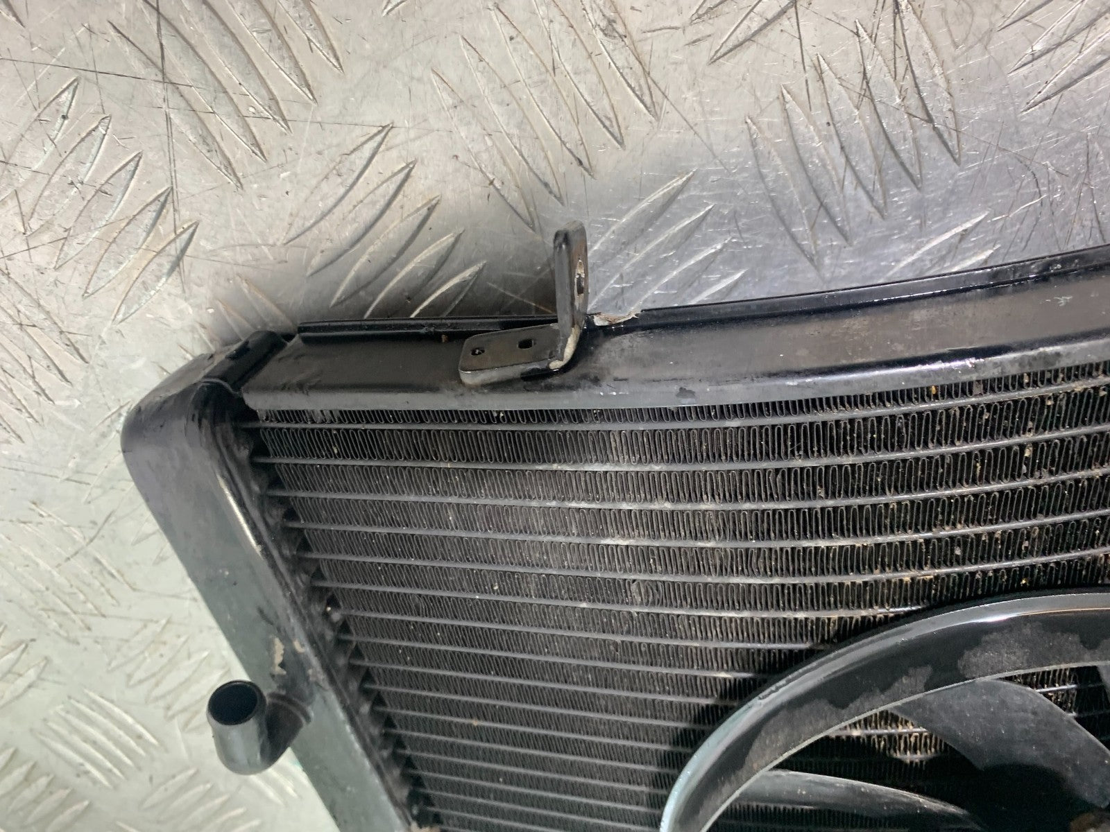 TRIUMPH 675 STREET TRIPLE R RADIATOR AND FAN  YEAR 2013 - 2016 (CMB1221)