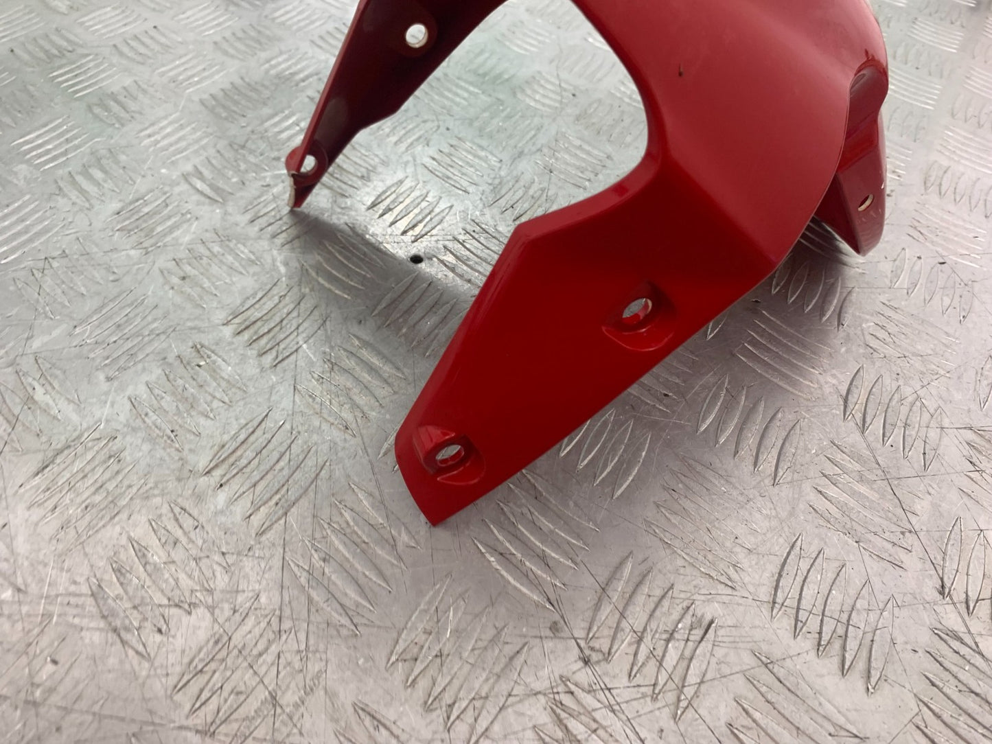 TRIUMPH 675 STREET TRIPLE R FRONT MUDGUARD (DAMAGED) YEAR 2013 - 2016 (CMB1221)