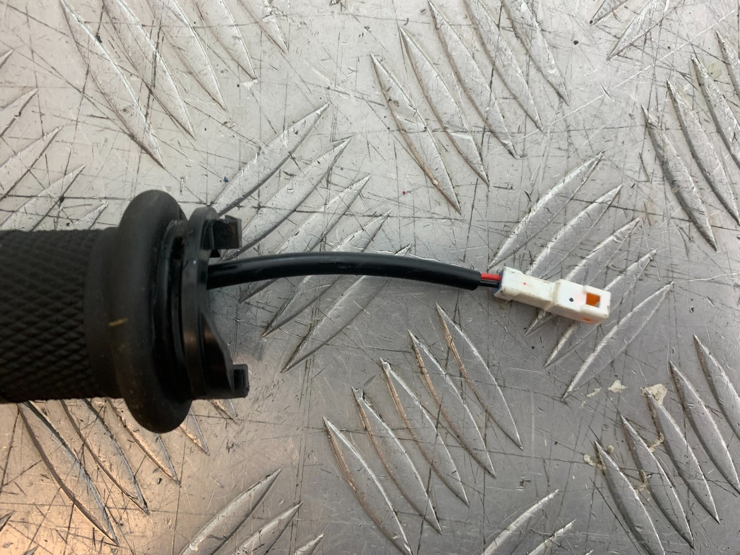 TRIUMPH TRIDENT 660 RIGHT HEATED GRIP  YEAR 2021-2024 (CMB1295)