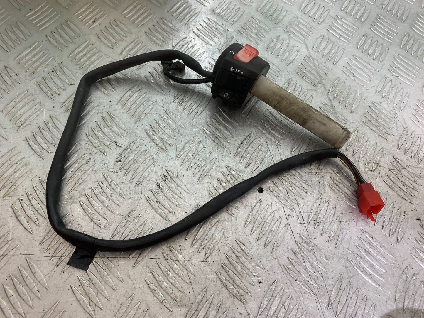 HONDA NT650 V DEAUVILLE RIGHT SWITCH GEAR   YEAR 1998-01(CMB1320)