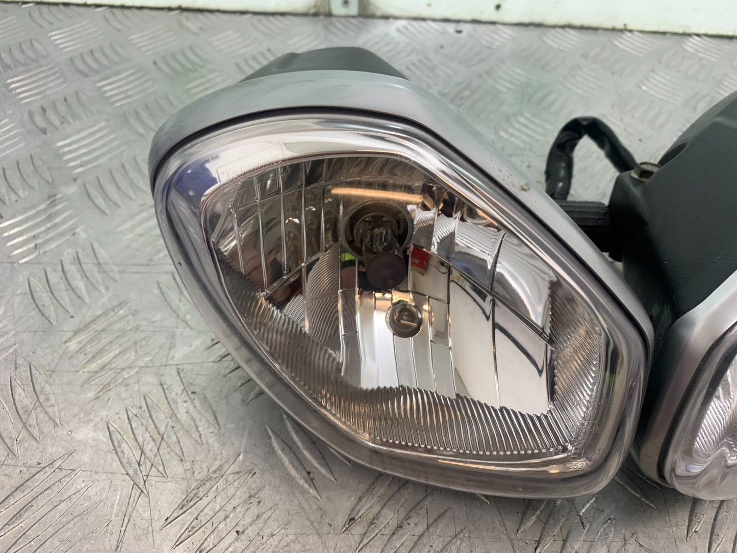 TRIUMPH 675 STREET TRIPLE R HEADLIGHTS YEAR 2013 - 2016 (CMB1221)