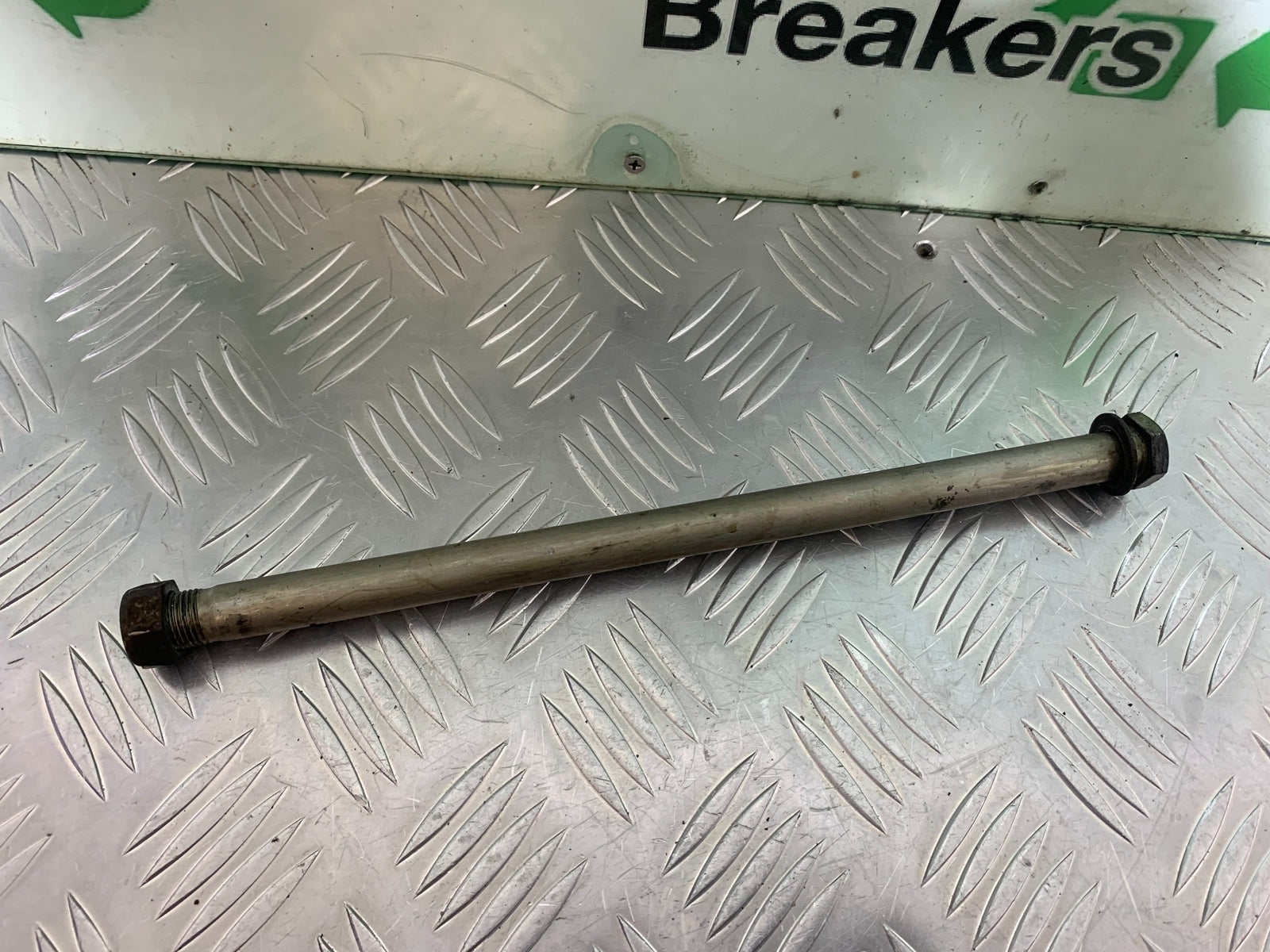 YAMAHA MT07 MT-07 SWINGARM SPINDLE YEAR 2014 (STOCK 995)