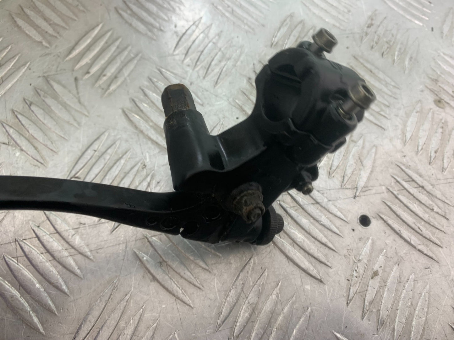 BENELLI BN125 BN 125 CLUTCH LEVER AND BRACKET  YEAR 2018-2021 (CMB1245)