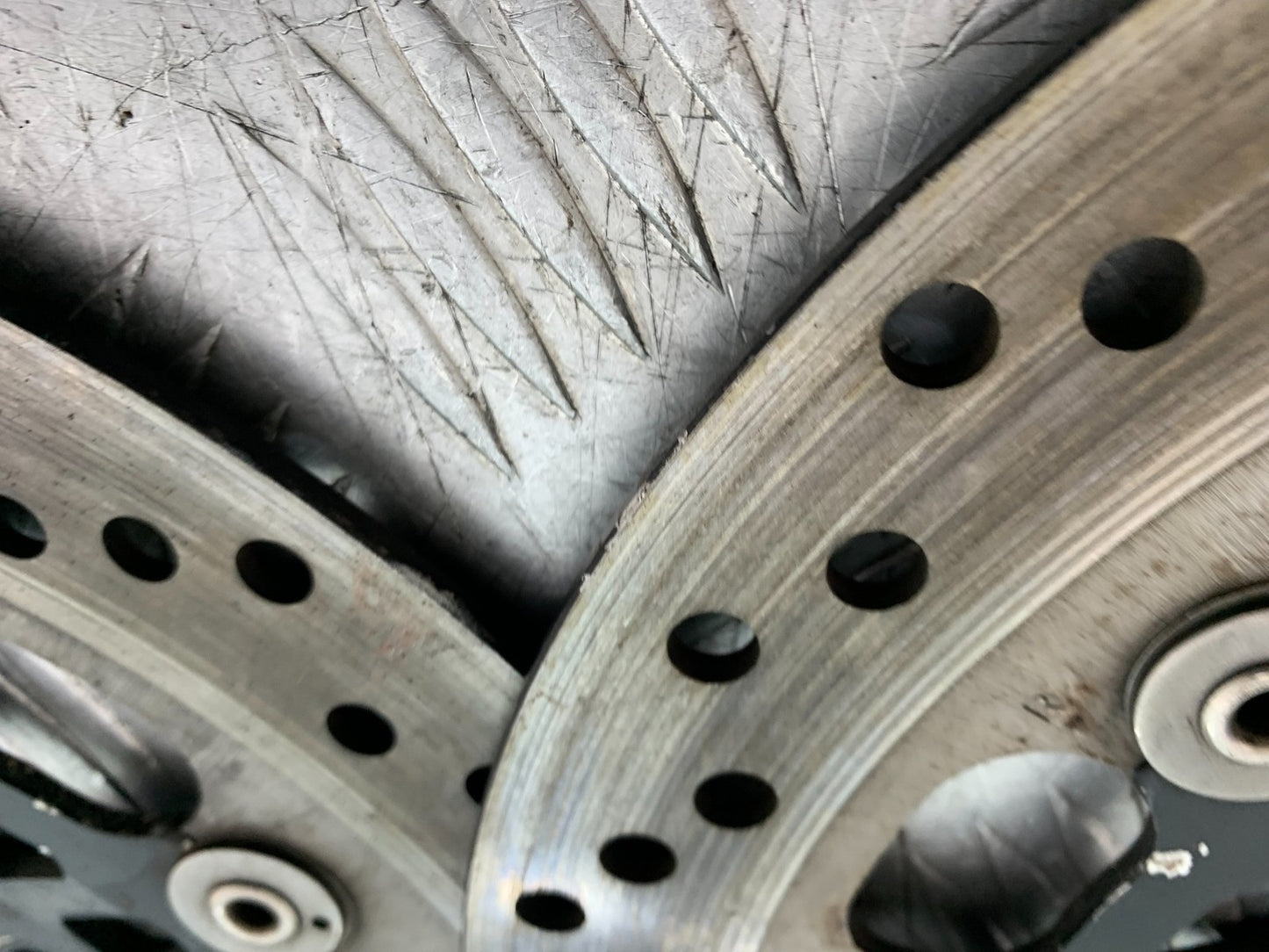 TRIUMPH 955I SPRINT RS FRONT DISCS  YEAR 1999-03 (CMB1313)