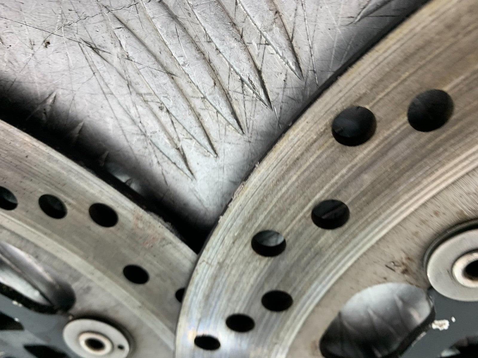 TRIUMPH 955I SPRINT RS FRONT DISCS  YEAR 1999-03 (CMB1313)