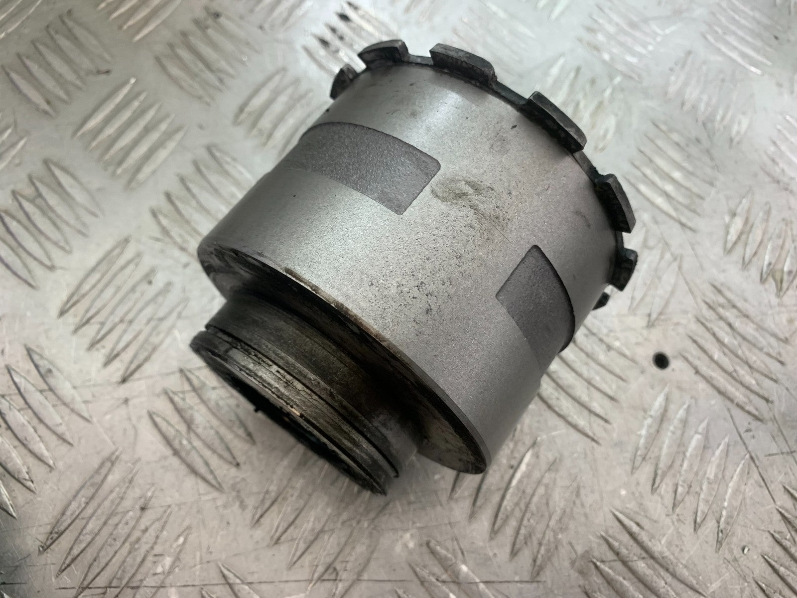 TRIUMPH 1050 SPEED TRIPLE ECCENTRIC HUB   YEAR 2005-2007 (CMB1322)