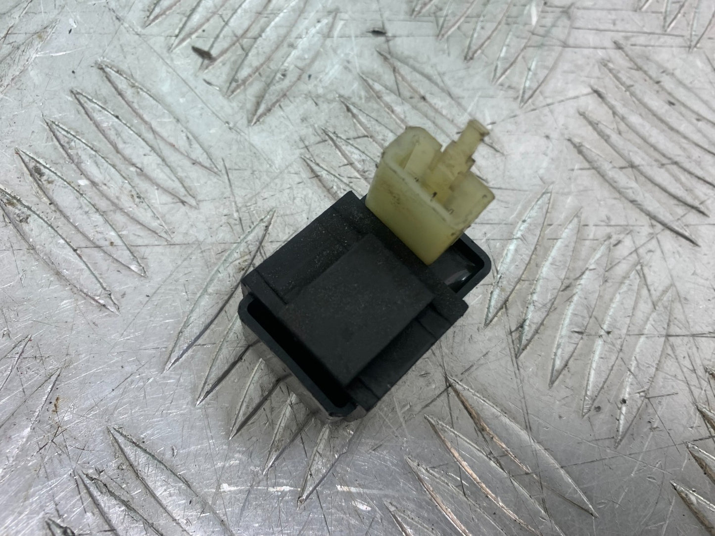 HONDA NTV 600 REVERE PETROL PUMP RELAY   YEAR 1988-1996  (CMB1281)