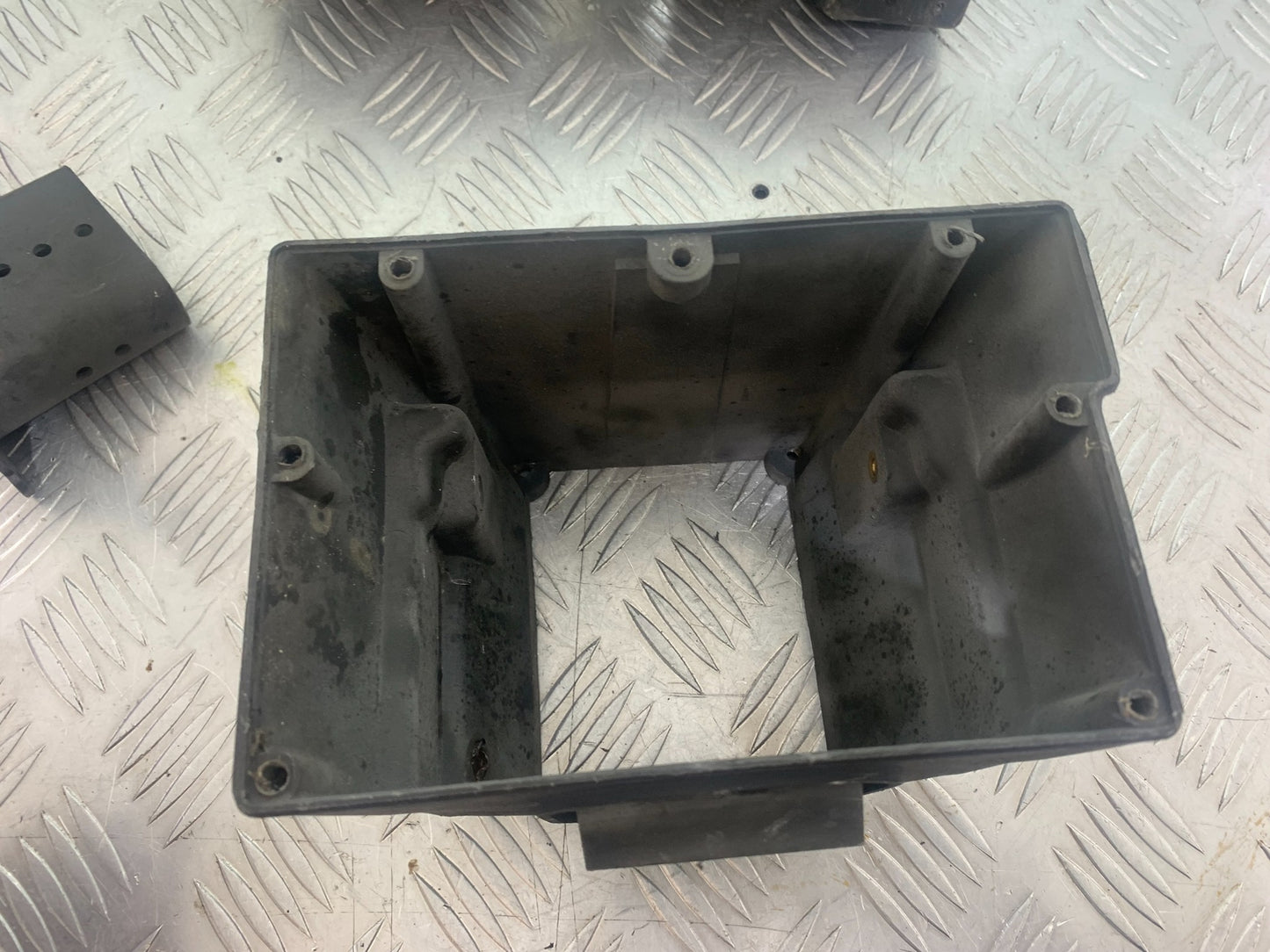 KAWASAKI GT550 GT 550 AIRBOX   YEAR 1984-87 (CMB1141)