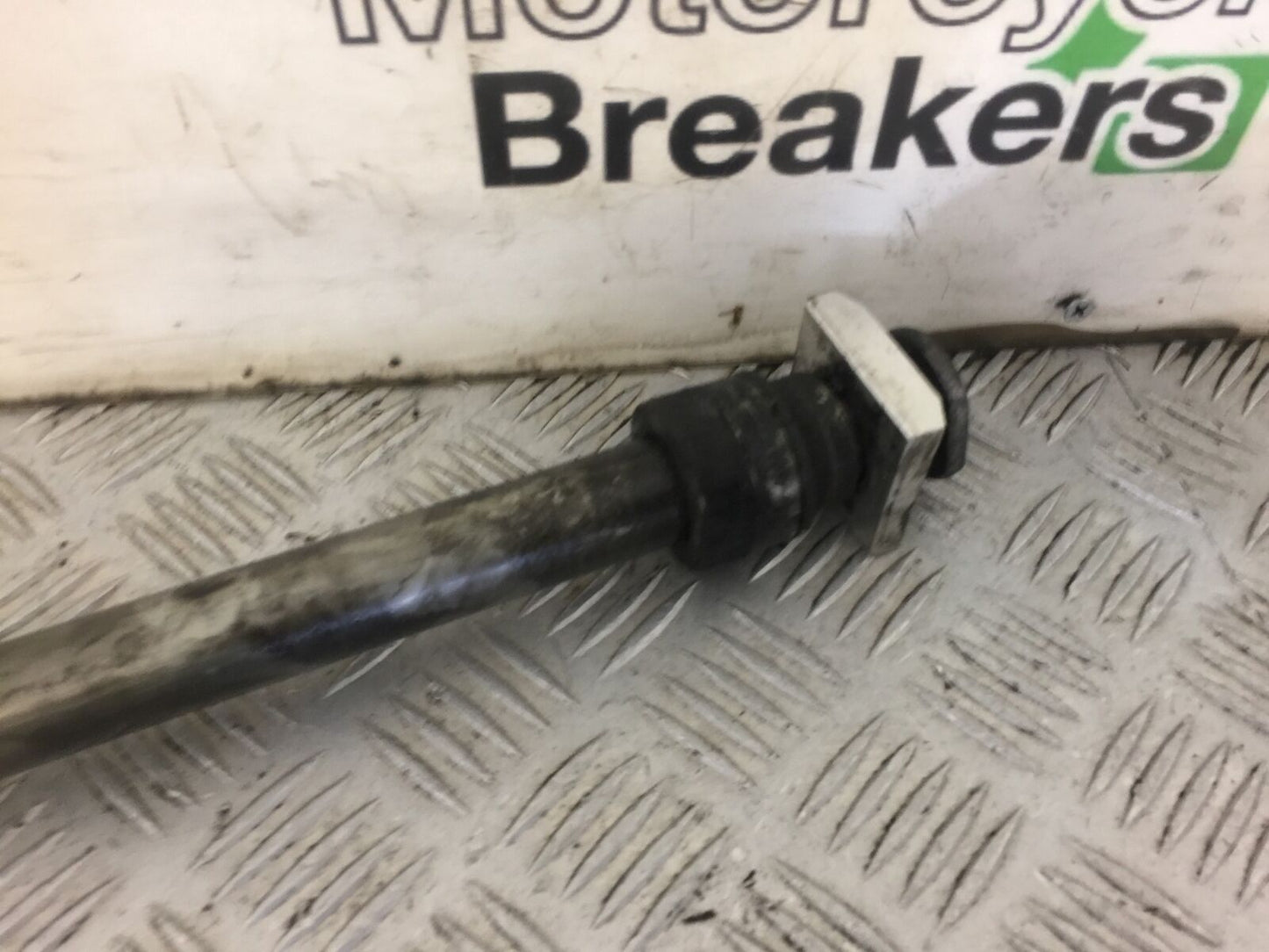 KAWASAKI ZX6R ZX6 J  REAR WHEEL SPINDLE  YEAR 2000  (STOCK 456)