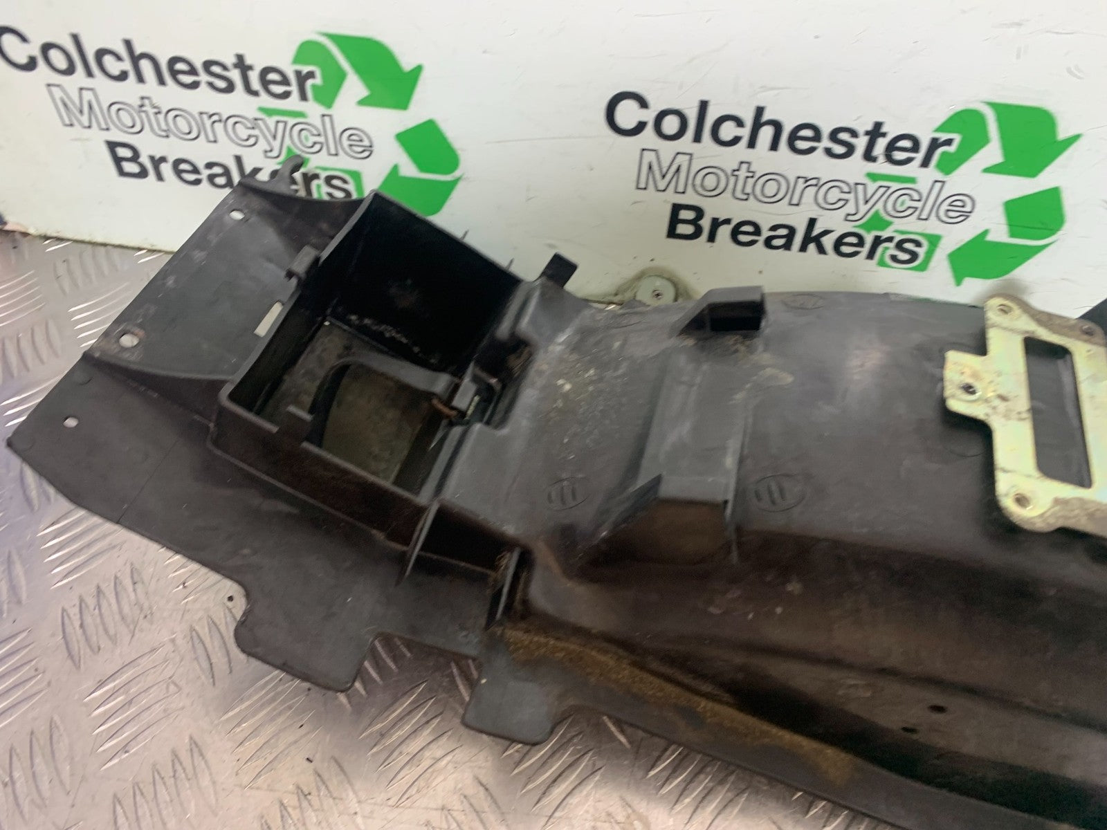 KAWASAKI ZZR1100 D UNDERTRAY   YEAR 1993-2001 (CMB1289)