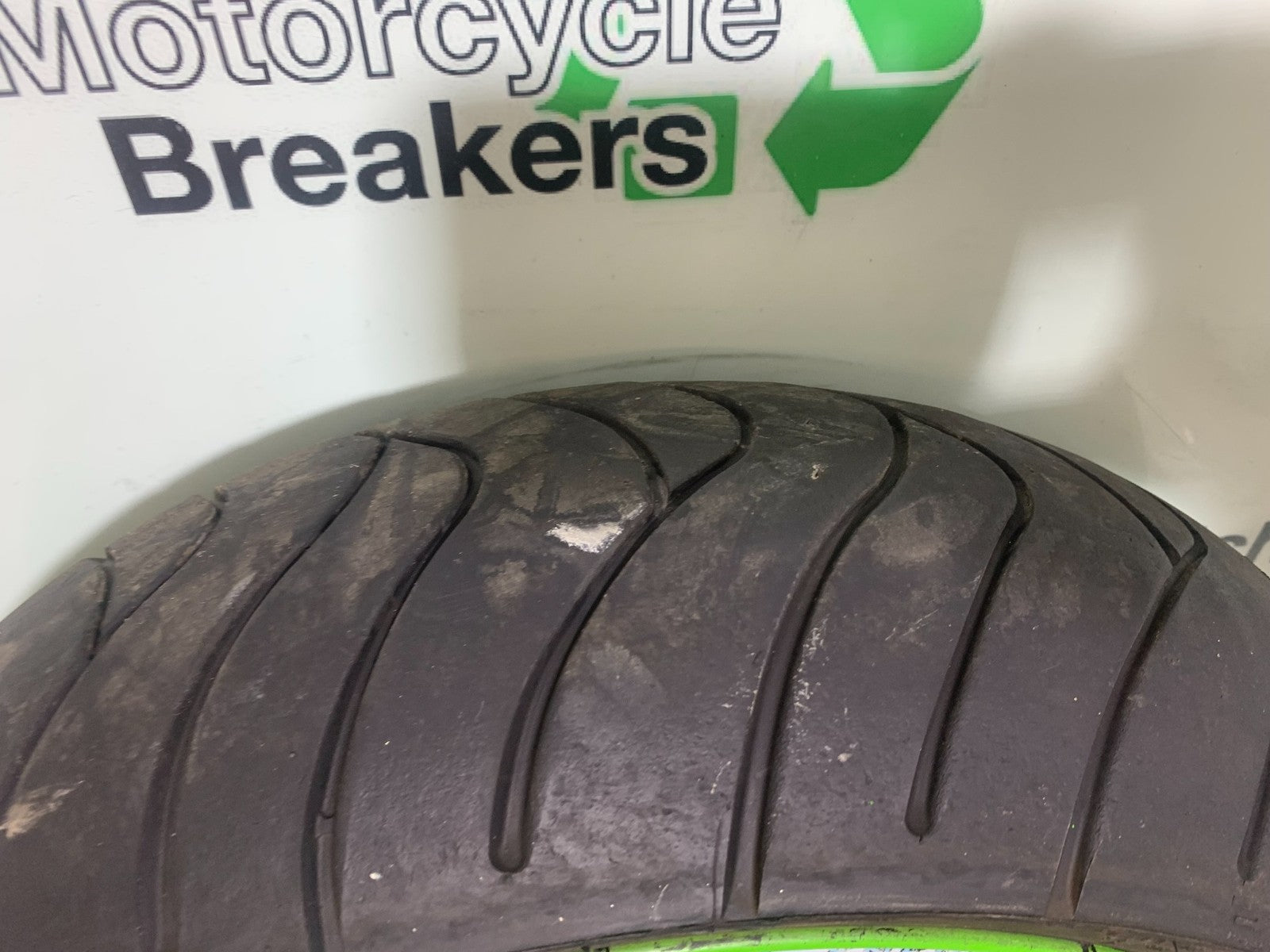 KAWASAKI ZX9R ZX9 E1 REAR WHEEL AND DISC  YEAR 2000-01 (CMB1171)