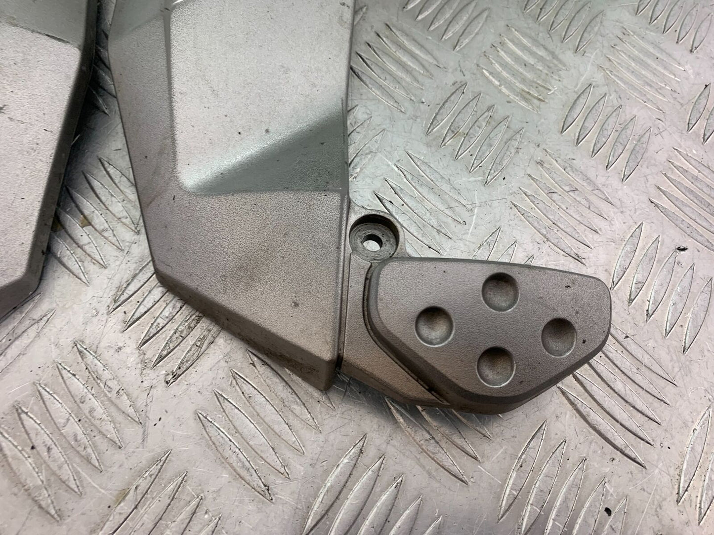 KAWASAKI Z750 Z 750 LEFT AND RIGHT INFILL COVERS  YEAR 2004-2006  (CMB1104)
