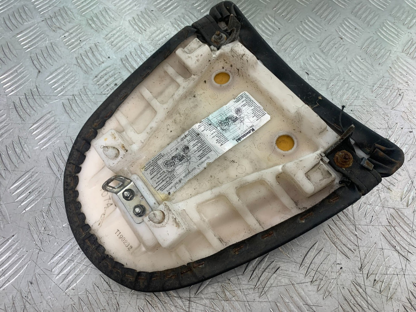 KAWASAKI Z750 Z 750 REAR SEAT  YEAR 2004-2006  (CMB1234)