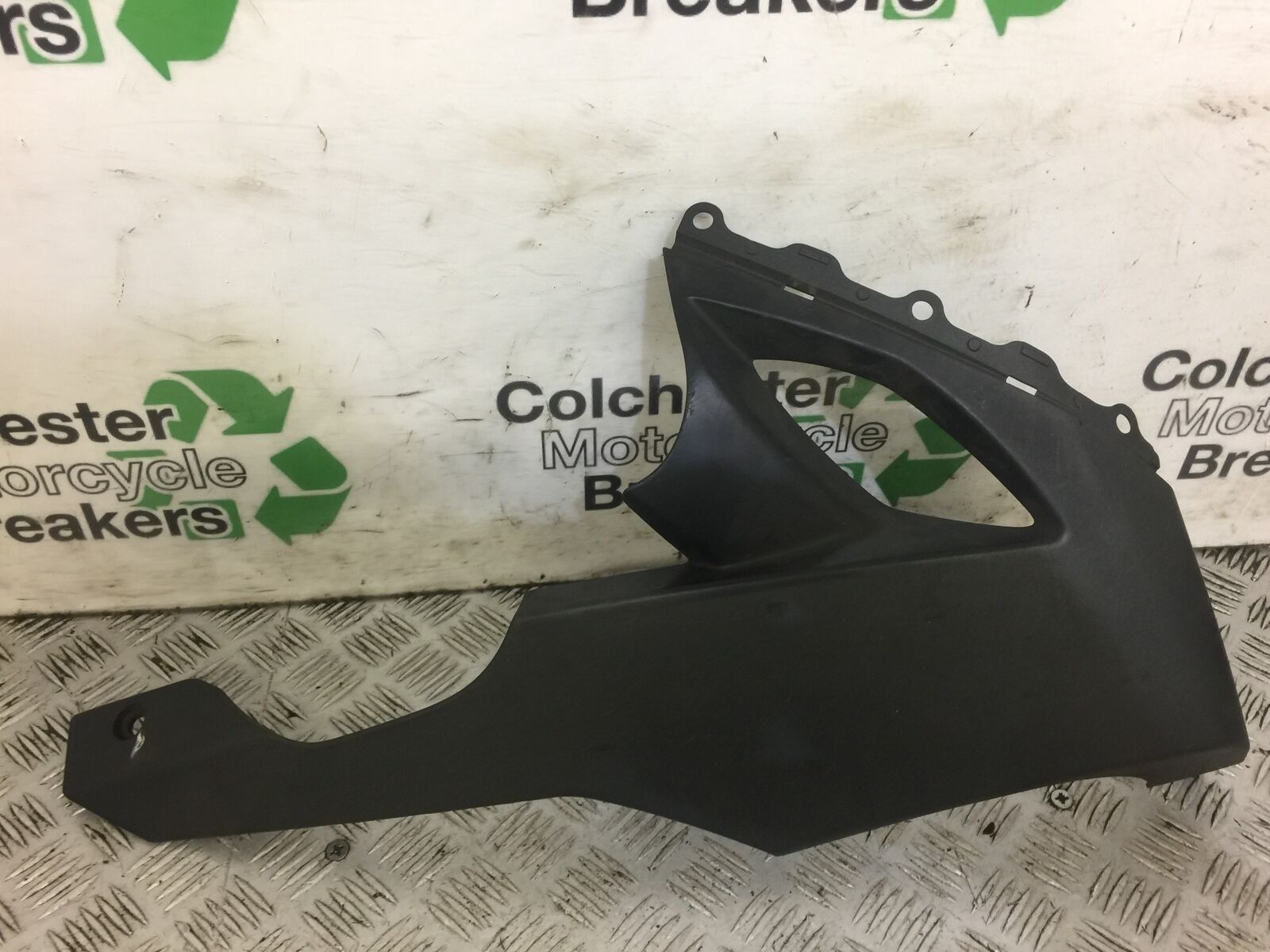 KAWASAKI ZX10R ZX10 R RIGHT BELLYPAN   2008-2010 (STOCK 519)