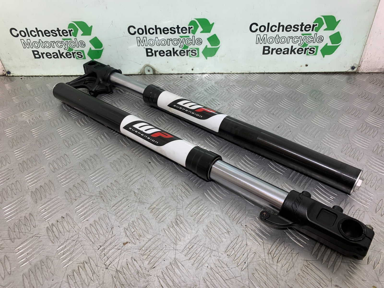 KTM 690 DUKE R LC4 FRONT WHITE POWER WP FORKS YEAR 2012-2015  (CMB1180)