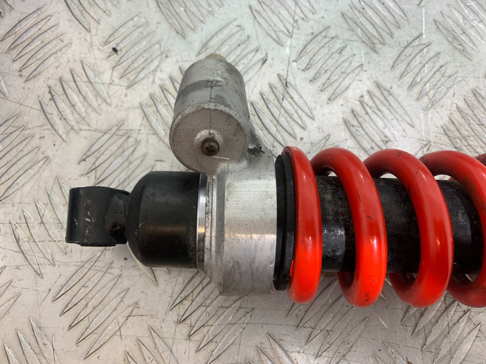 TRIUMPH 1050 SPRINT ST REAR SHOCK  YEAR 2004-2007 (CMB1197)