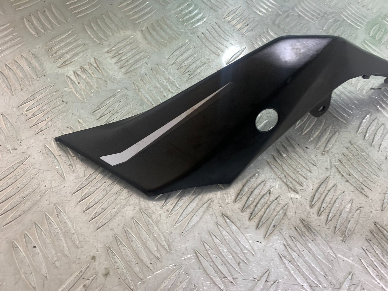 KAWASAKI Z125 Z 125 RIGHT SEAT PANEL  YEAR  2018-2023 (CMB1167)