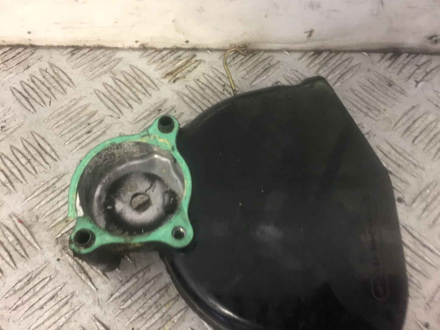 HONDA CBR1100 BLACKBIRD SPROCKET COVER YEAR 2002 (STOCK 461)