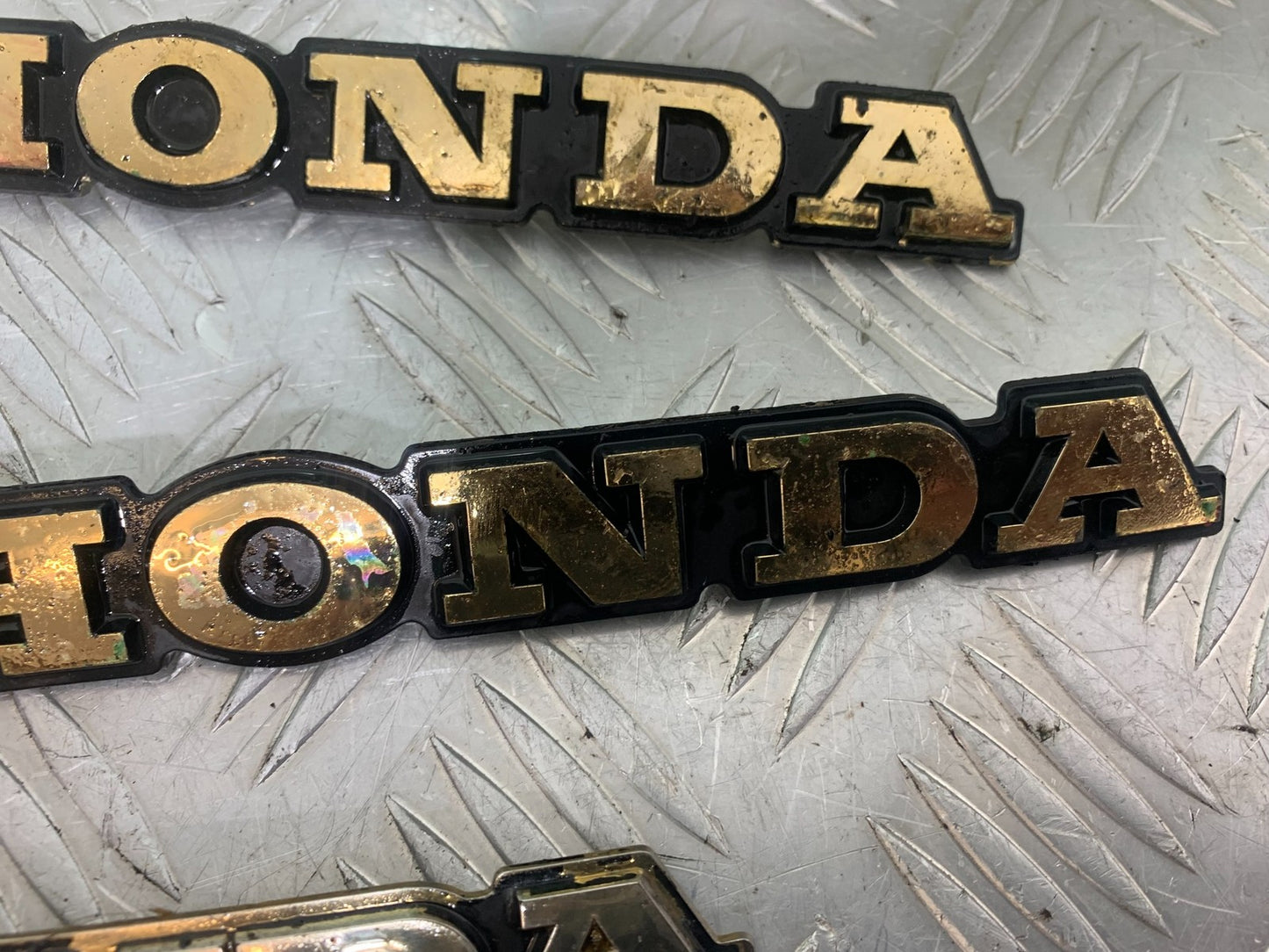 HONDA GL500 GL 500 SILVERWING BADGES  YEAR 1981-82 (CMB1168)