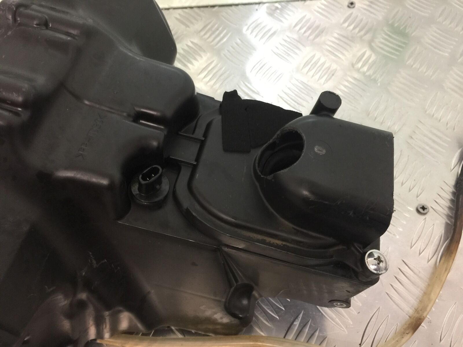 KAWASAKI Z800 Z 800 AIRBOX  YEAR 2013-2017 (STOCK 925)