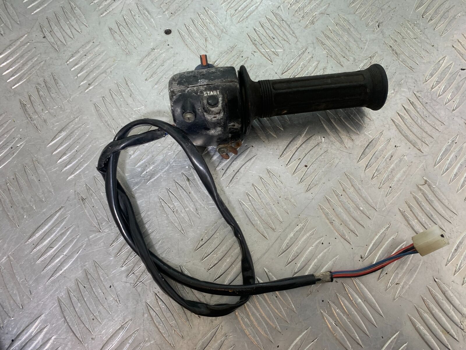YAMAHA XS1100 MIDNIGHT SPECIAL RIGHT SWITCH GEAR   YEAR 1980-1982 (CMB1122)