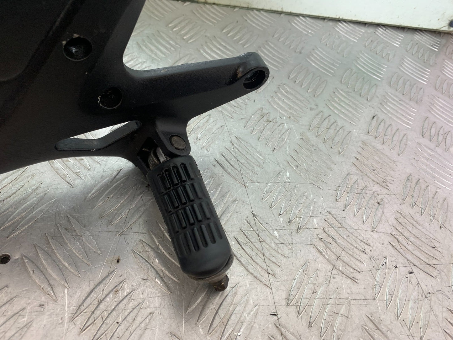 HONDA CBF600 CBF 600 FRONT RIGHT HANGER  YEAR 2004 -07 (CMB1247)