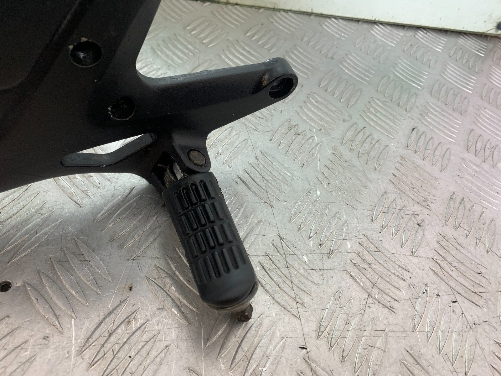 HONDA CBF600 CBF 600 FRONT RIGHT HANGER  YEAR 2004 -07 (CMB1247)