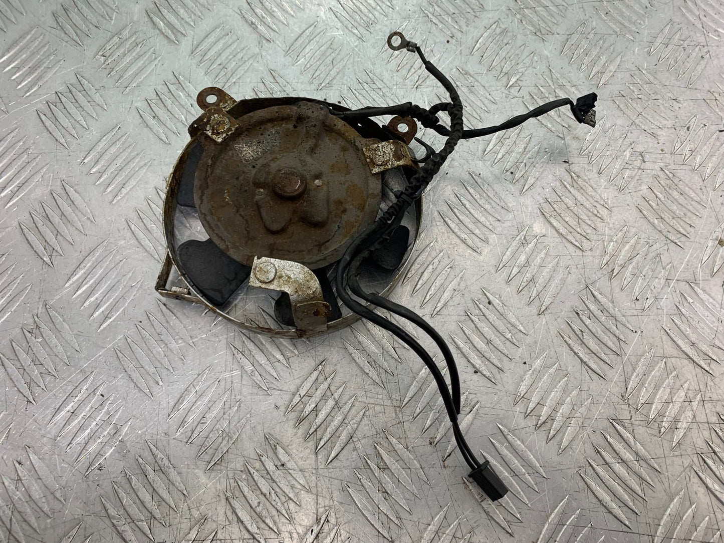 HONDA CB600 CB 600 HORNET RADIATOR FAN  YEAR 1998-2002 (CMB1297)