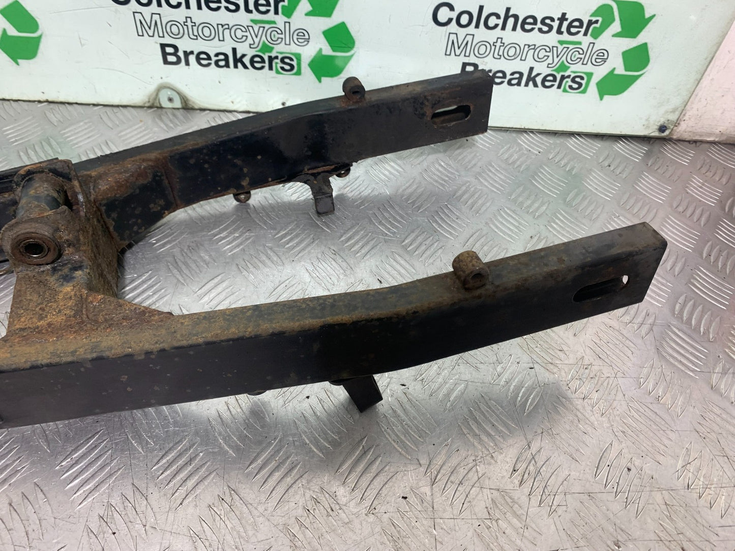 KAWASAKI Z750 Z 750 SWINGARM YEAR 2004-2006  (CMB1234)