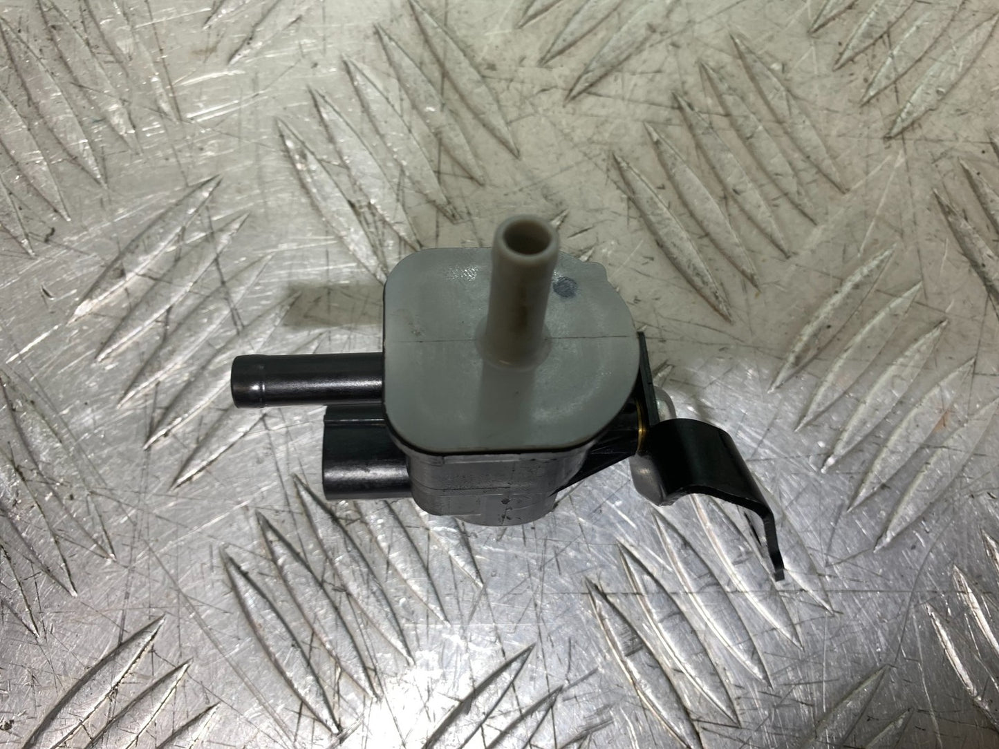 TRIUMPH TRIDENT 660 AIR VALVE YEAR 2021-2024 (CMB1295)