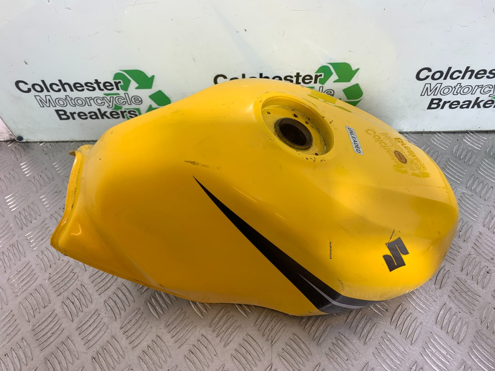 SUZUKI GS500 GS 500 PETROL TANK  YEAR 2004