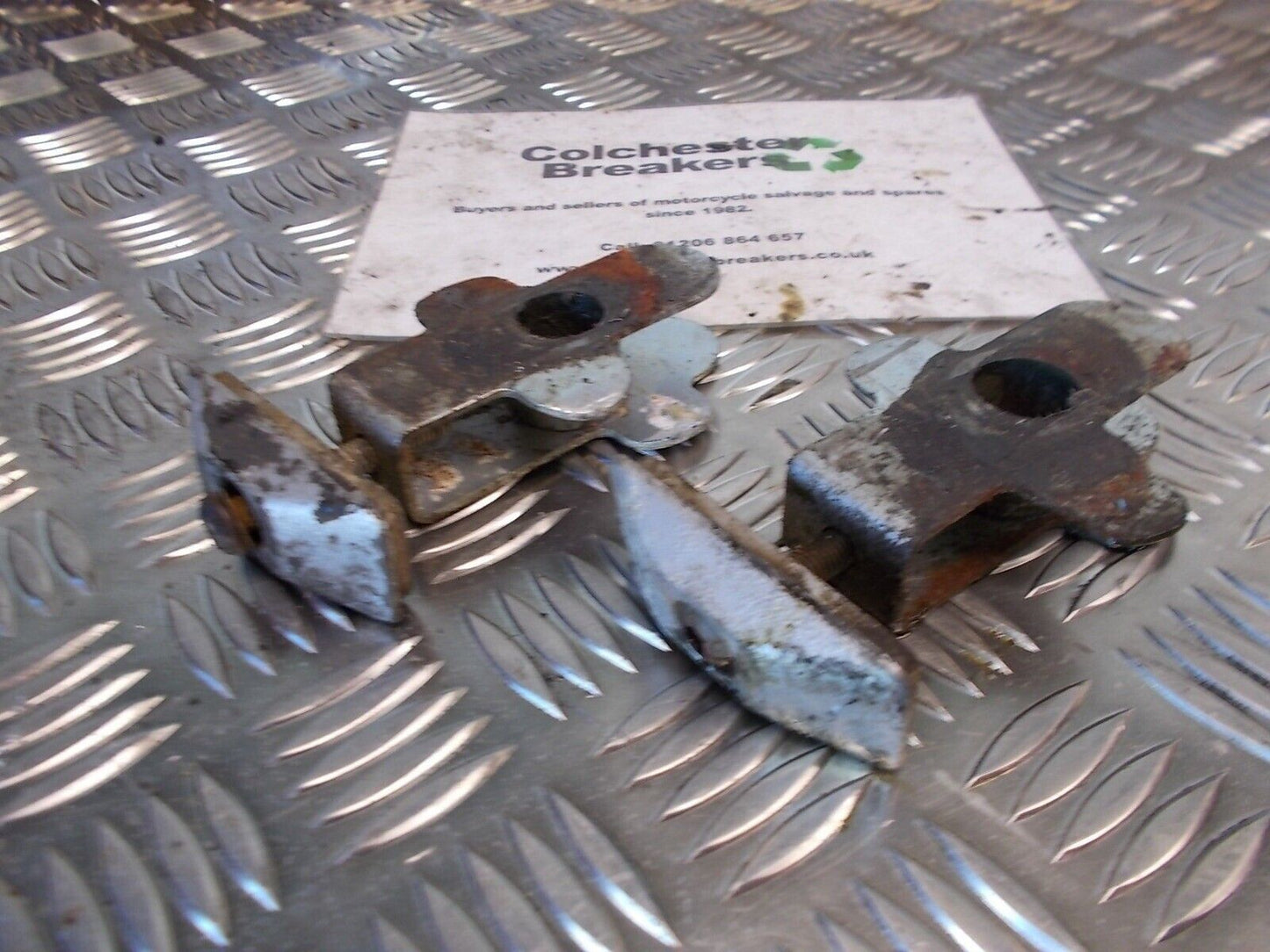 SUZUKI GSF600 GSF 600 BANDIT REAR CHAIN ADJUSTERS  YEAR 1997