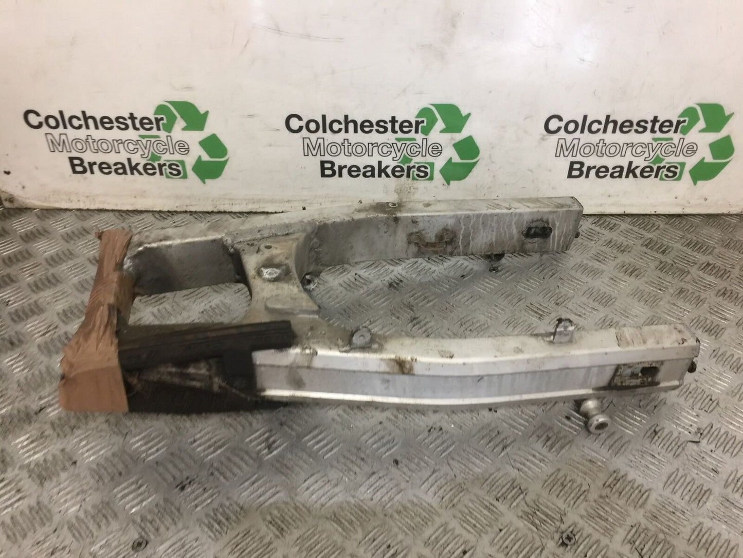 SUZUKI SV650 SV 650 SWINGARM  YEAR 1999 (STOCK 681)
