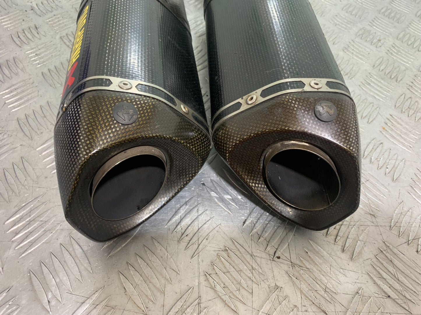 YAMAHA YZF R1 14 B BIG BANG AKRAPOVIC CARBON CANS   2009-14 (CMB1175)