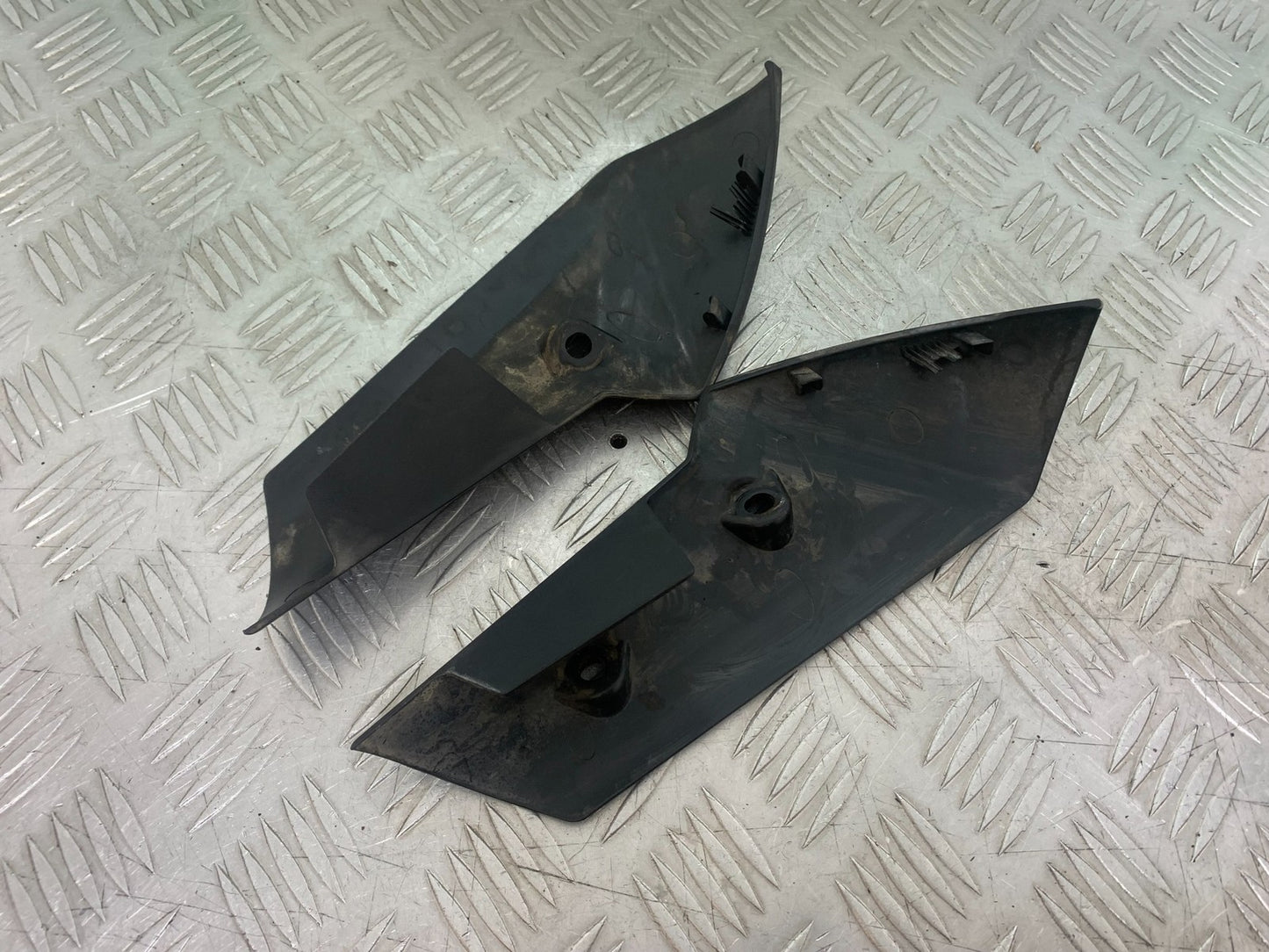 TRIUMPH TIGER 800 XRT MUDGUARD SIDE INFILLS  2018-2020 (CMB1193)