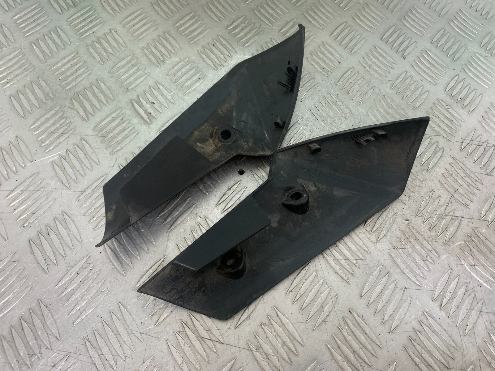 TRIUMPH TIGER 800 XRT MUDGUARD SIDE INFILLS  2018-2020 (CMB1193)