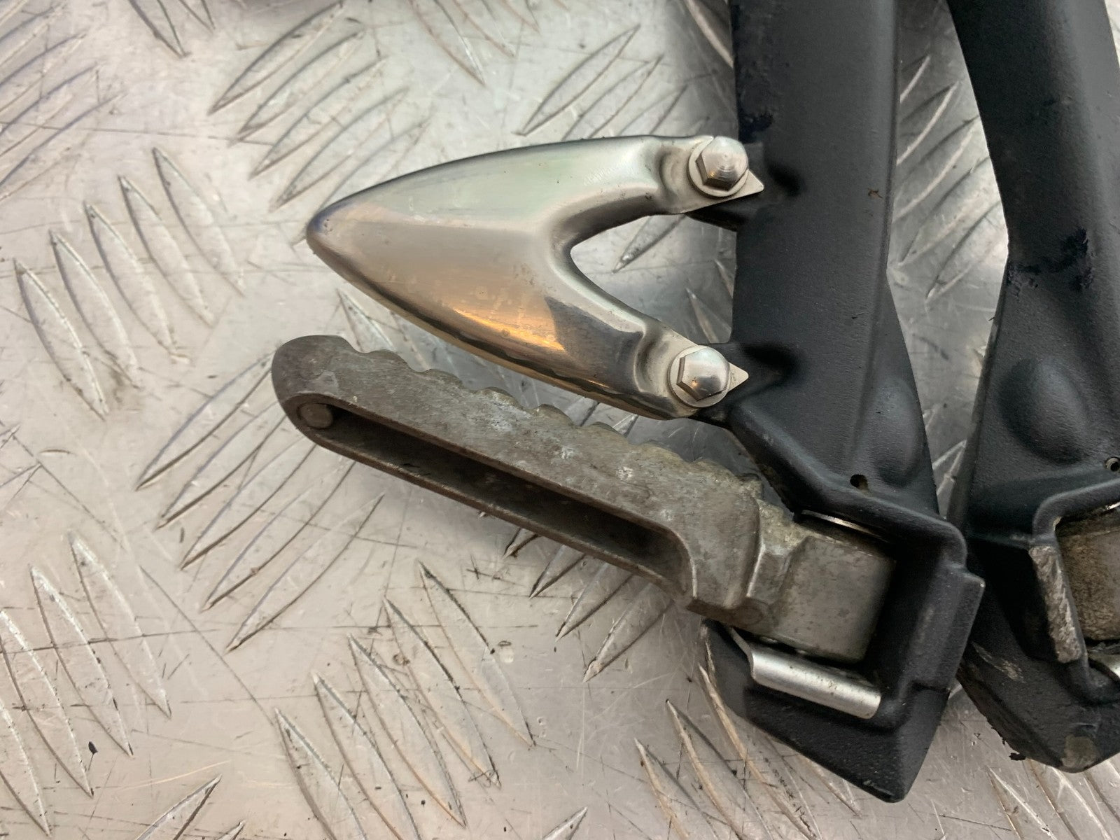 TRIUMPH 1050 SPRINT ST REAR HANGERS AND PEGS   2003-2011 (CMB1285)