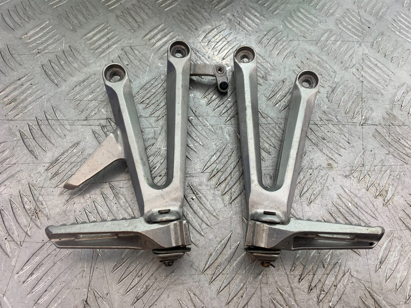 HONDA CBR1000 rr FIREBLADE REAR HANGERS AND PEGS  YEAR 2006 (CMB1220)