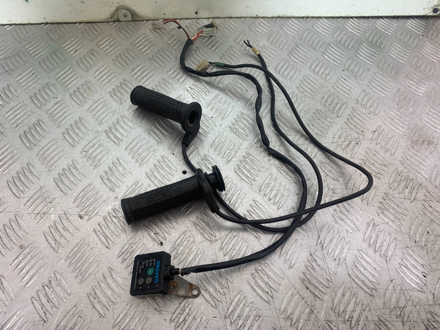 ROYAL ENFIELD HIMALAYAN 411 HEATED GRIPS  YEAR 2018-2023 (CMB1322)