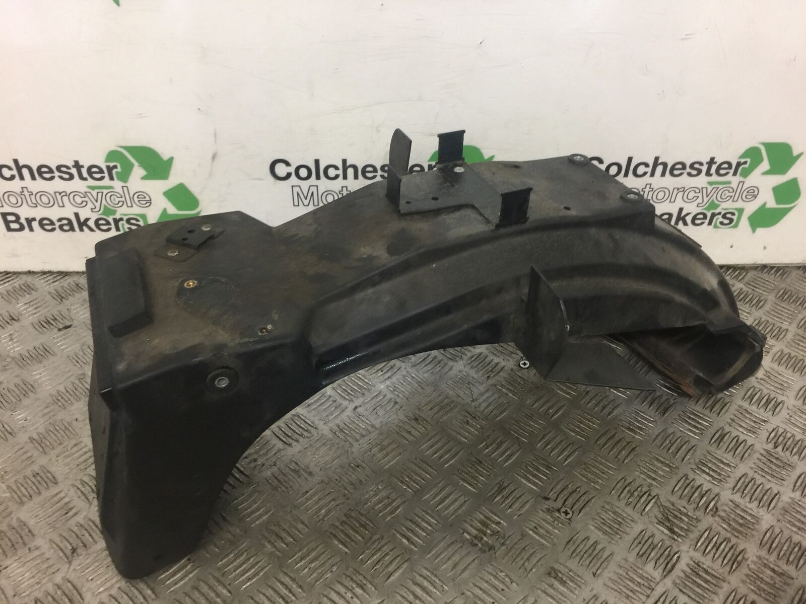 TRIUMPH 750 TRIDENT REAR MUDGUARD YEAR 1994 STOCK 396