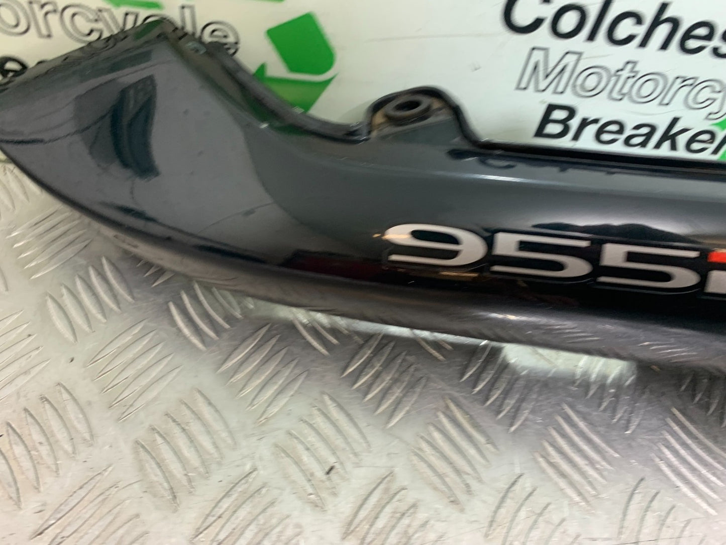 TRIUMPH 955i SPRINT ST RIGHT SEAT PANEL YEAR 1999-04 (CMB1230)