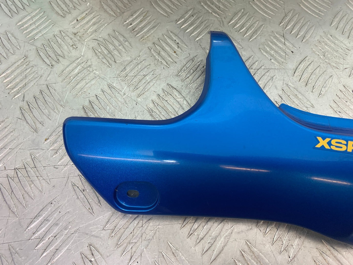 YAMAHA XSR900 XSR 900 LEFT SEAT PANEL  YEAR 2022-2024 (CMB1215)