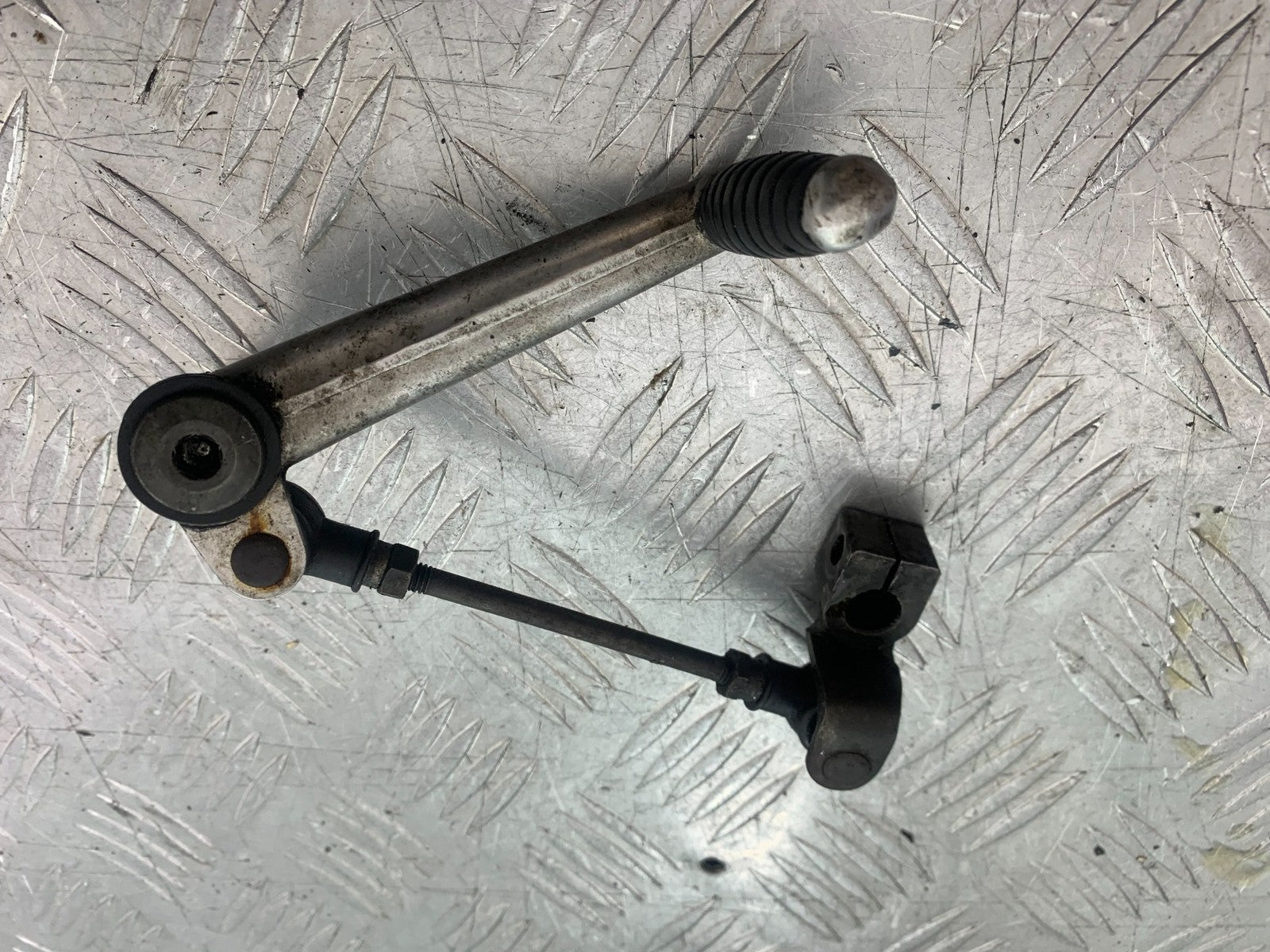 KAWASAKI GPZ600 GPZ 600 GEAR LEVER  YEAR 1988-90 (CMB1258)