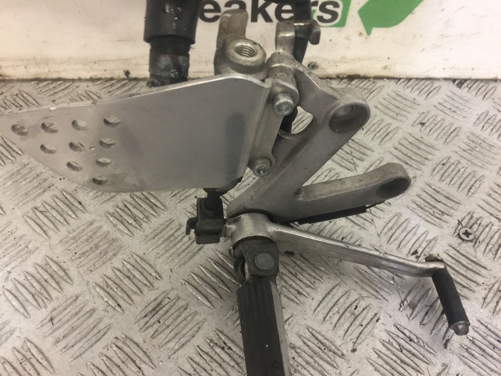 HONDA HONDA CBR400 RR FRONT RIGHT HANGER COMPLETE  YEAR 1990-95(STOCK 624)