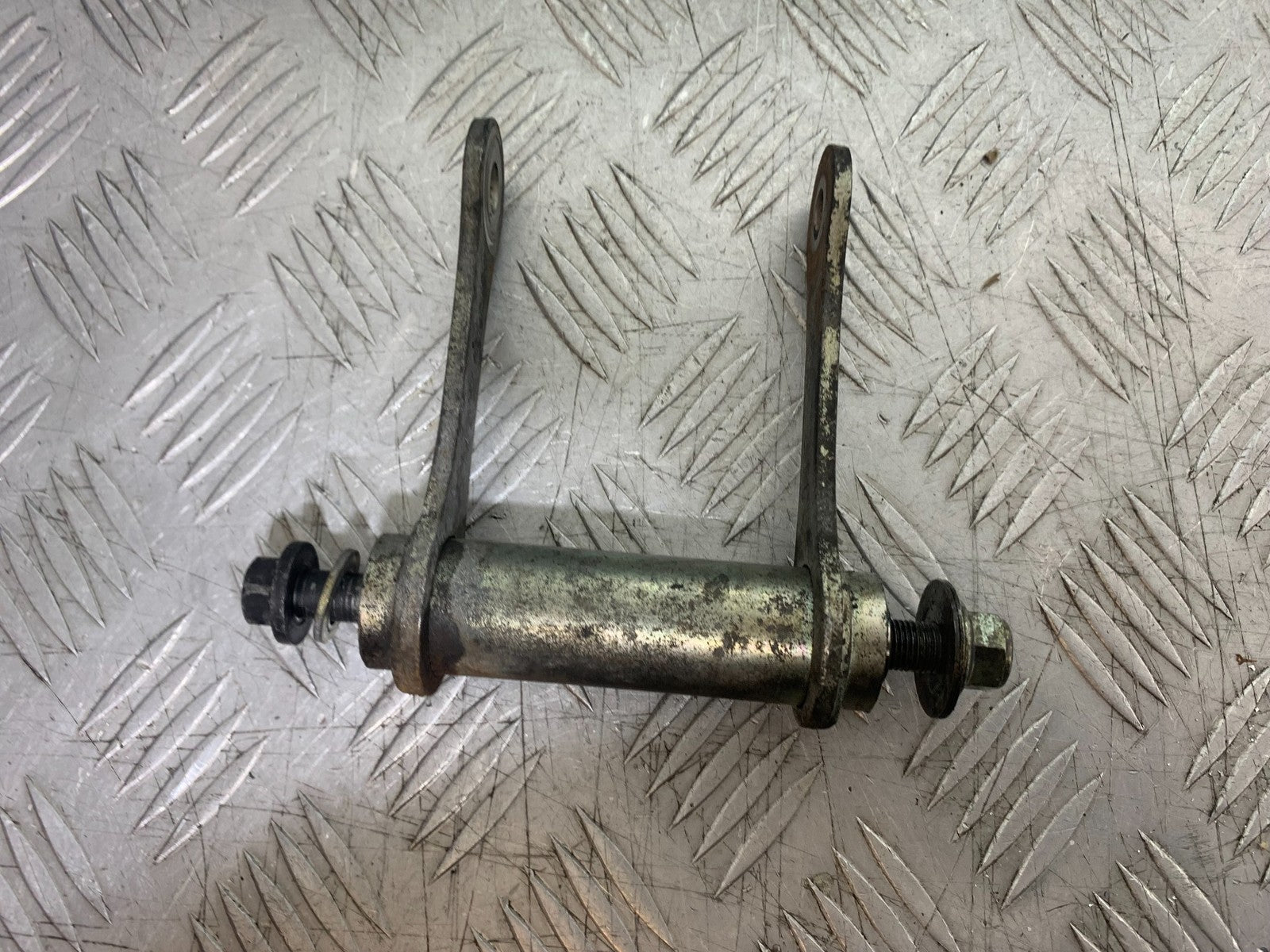 TRIUMPH 1050 SPEED TRIPLE REAR SHOCK LINKAGE   YEAR 2005-2007 (CMB1322)