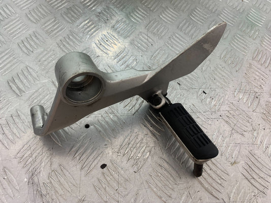 HONDA VFR800 PRE V-TEC FRONT LEFT HANGER AND PEG YEAR 1998-2001 (CMB1233)